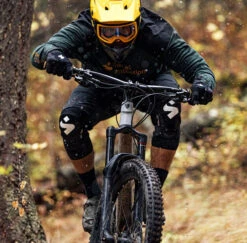 Sweet Protection Knee Guards Polvisuojat -Trek-myymälä 835011 Knee Guards BLACK MODEL 3 Sweetprotection