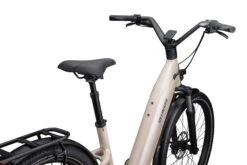 Specialized Turbo Como 4.0 IGH 25 Specialized Turbo Como 4.0 IGH -Trek-myymälä 90422 43 COMO 40 IGH SND BLKREFL D1 POV