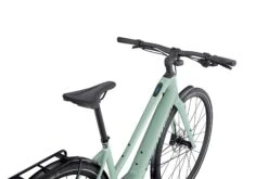 Specialized Vado SL 4.0 Step-Through EQ 25 Specialized Vado SL 4.0 Step-Through EQ -Trek-myymälä 93921 52 VADO SL 40 ST EQ WHTSGE BLKREFL D1 POV