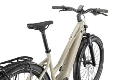 Specialized Turbo Vado 3.0 Step-Through -Trek-myymälä 95022 75 VADO 30 ST WHTMTN BLKREFL D1 POV