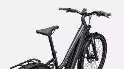 Specialized Vado 3.0 IGH Step-Through 32 Specialized Vado 3.0 IGH Step-Through -Trek-myymälä 95322 61 VADO 30 IGH ST CSTBLK SILREFL D1 POV